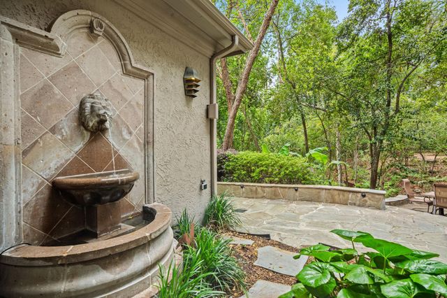 64 Saddlebrook Lane, Houston, TX 77024