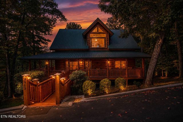 2017 Smoky Cove Rd, Sevierville, TN 37876