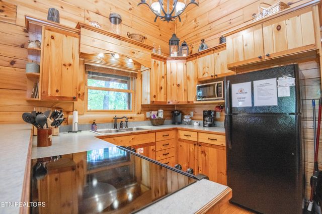 2017 Smoky Cove Rd, Sevierville, TN 37876
