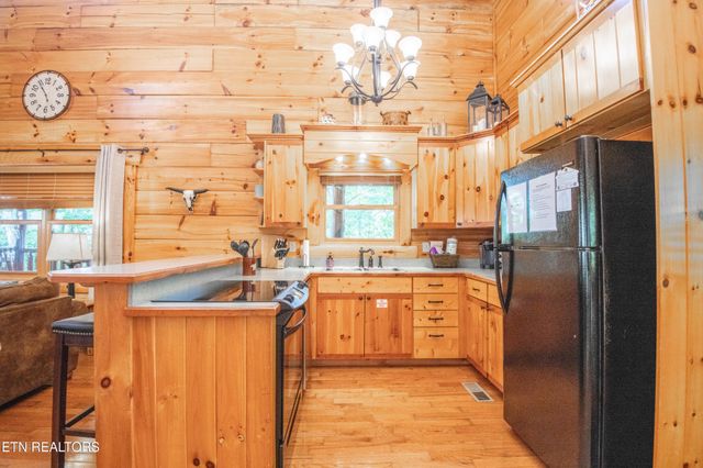 2017 Smoky Cove Rd, Sevierville, TN 37876