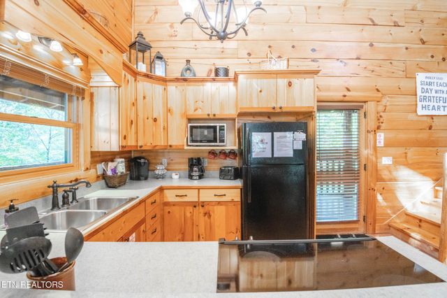 2017 Smoky Cove Rd, Sevierville, TN 37876