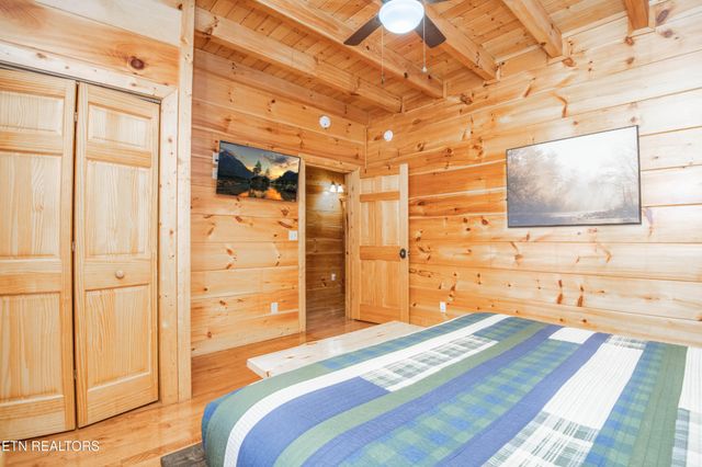 2017 Smoky Cove Rd, Sevierville, TN 37876