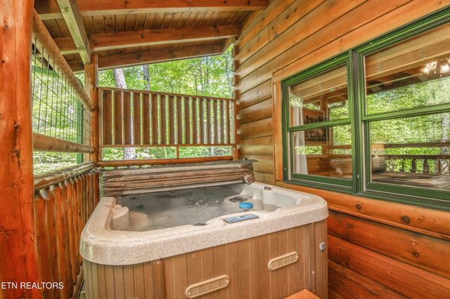 2017 Smoky Cove Rd, Sevierville, TN 37876