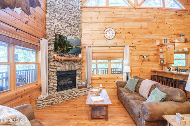 2017 Smoky Cove Rd, Sevierville, TN 37876