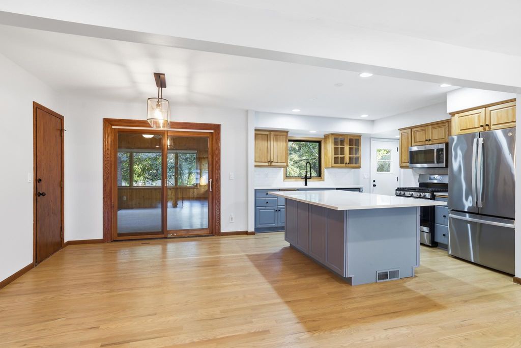 10133 Johnson Circle, Bloomington, MN 55437 — photo 5