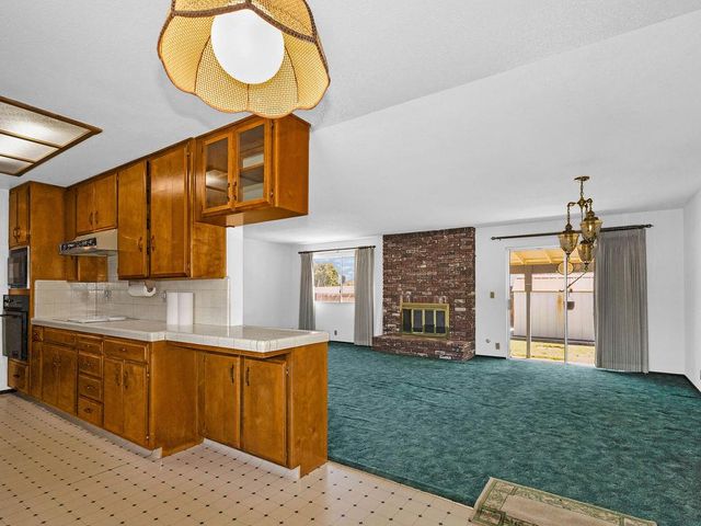 1700 Carignane Way, Escalon, CA 95320