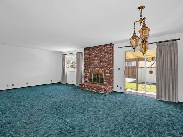 1700 Carignane Way, Escalon, CA 95320