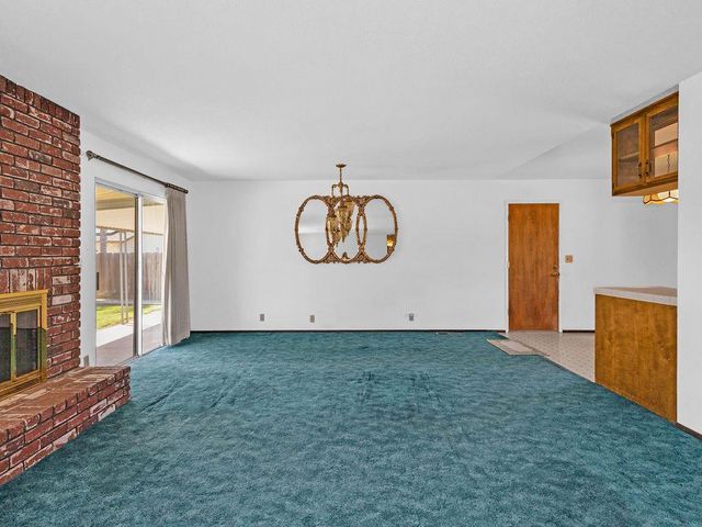 1700 Carignane Way, Escalon, CA 95320