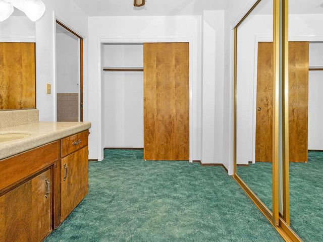 1700 Carignane Way, Escalon, CA 95320