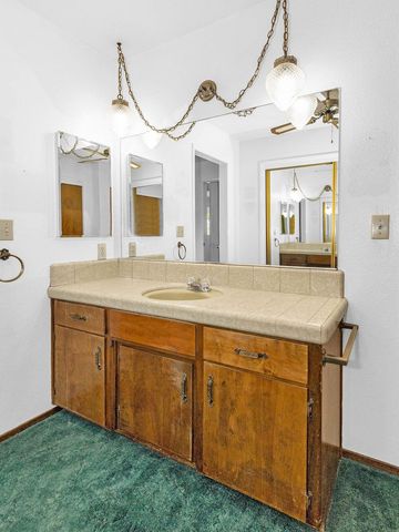 1700 Carignane Way, Escalon, CA 95320