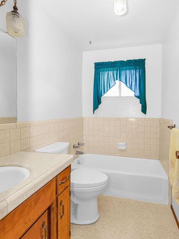 1700 Carignane Way, Escalon, CA 95320