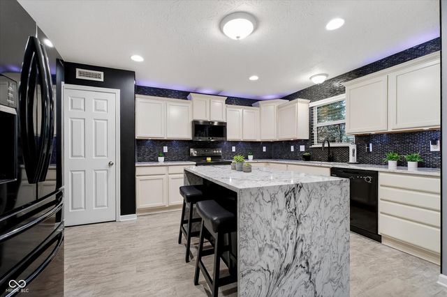 651 Farnham Drive, Westfield, IN 46074