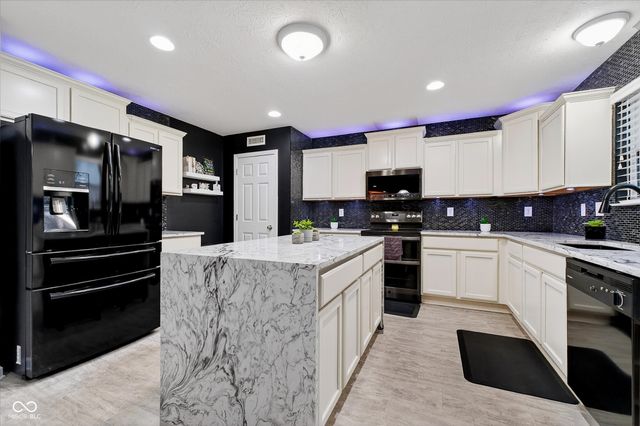 651 Farnham Drive, Westfield, IN 46074