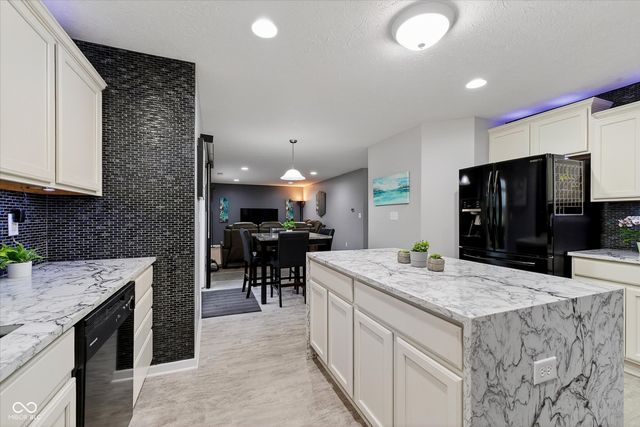 651 Farnham Drive, Westfield, IN 46074