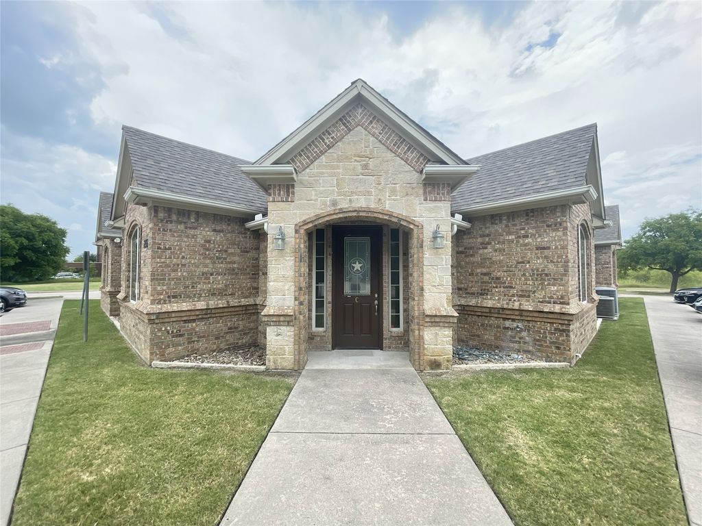 255 Elk Drive C, Burleson, TX 76028
