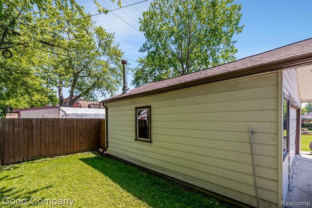 28276 Ginley Street, Roseville, MI 48066