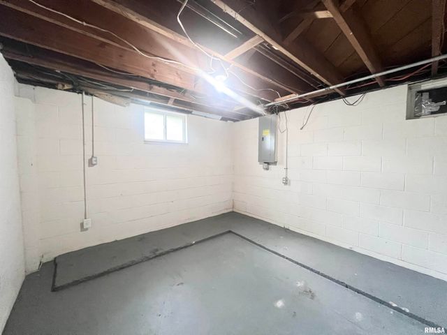 2412 W 3RD Street, Coal Valley, IL 61240