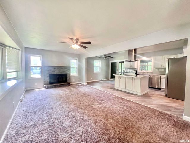 2412 W 3RD Street, Coal Valley, IL 61240