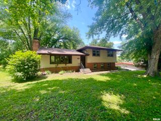 2412 W 3RD Street, Coal Valley, IL 61240