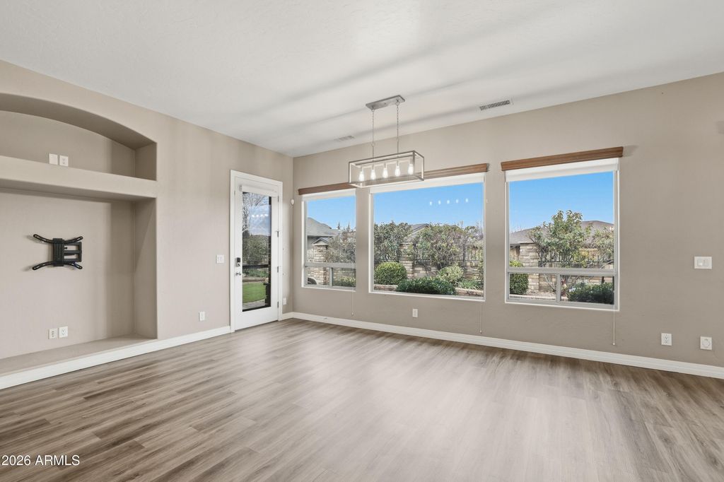 Image 13 of property listing at 422 BLOOMINGDALE Drive, Prescott, AZ 86301