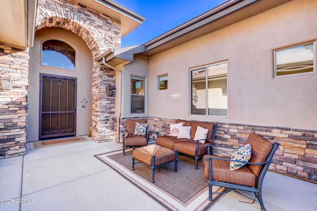 Image 4 of property listing at 422 BLOOMINGDALE Drive, Prescott, AZ 86301