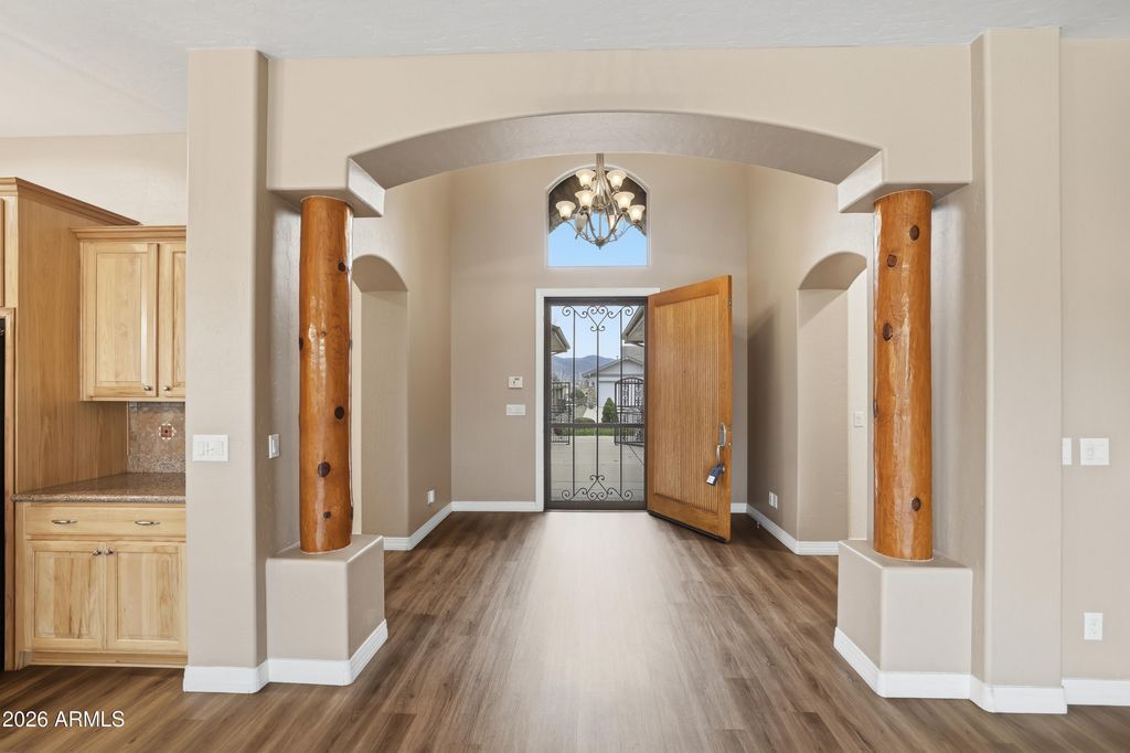 Image 6 of property listing at 422 BLOOMINGDALE Drive, Prescott, AZ 86301