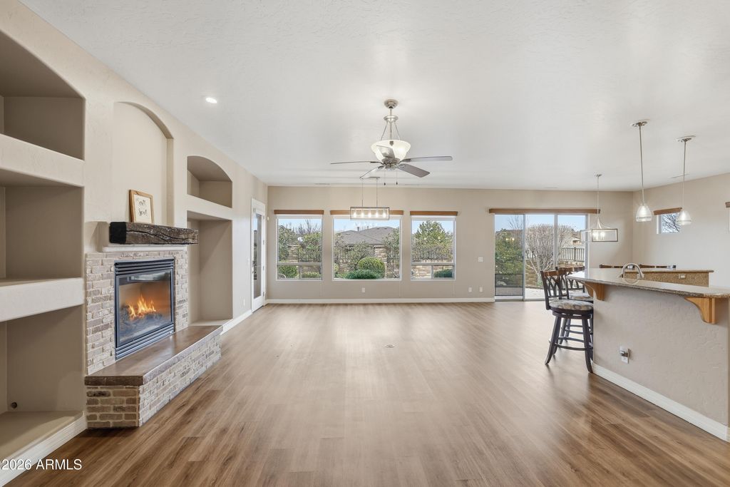 Image 8 of property listing at 422 BLOOMINGDALE Drive, Prescott, AZ 86301