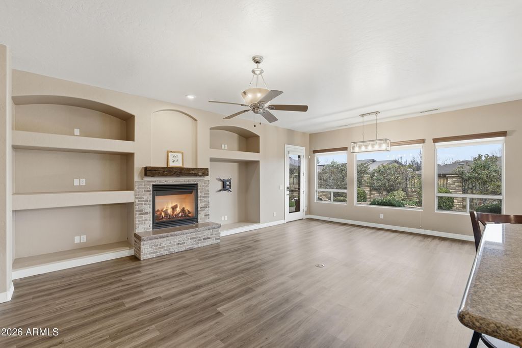 Image 9 of property listing at 422 BLOOMINGDALE Drive, Prescott, AZ 86301