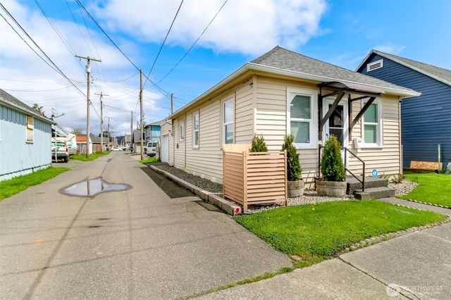 208 N Washington Street, Aberdeen, WA 98520