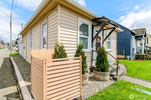 208 N Washington Street, Aberdeen, WA 98520
