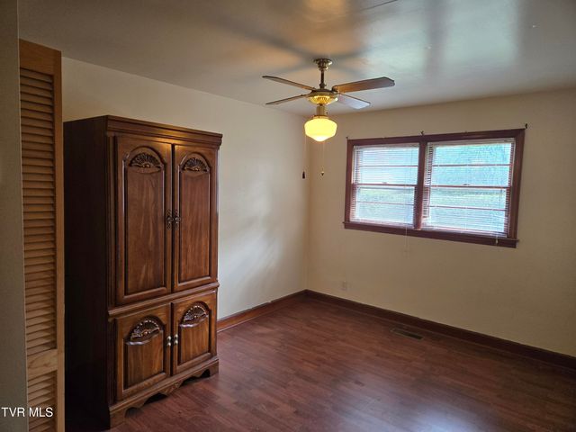 1606 Lester Harris Road, Johnson City, TN 37601