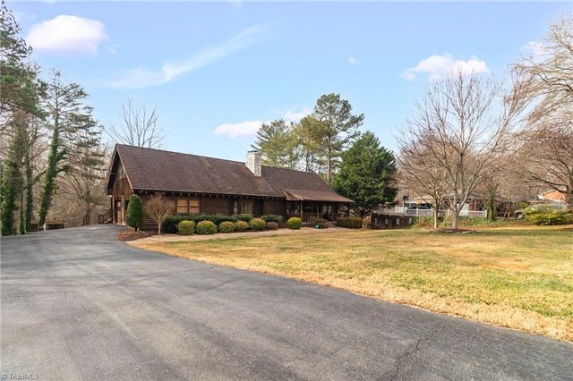 146 Brookdale Drive, Advance, NC 27006