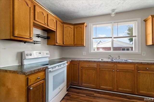 614 S 3Rd Street, Boonville, IN 47601