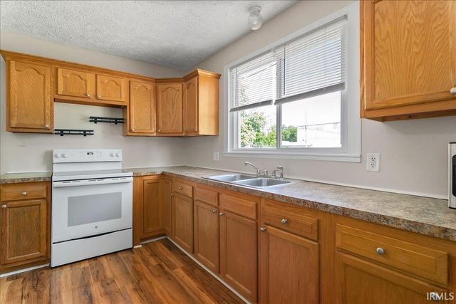 614 S 3Rd Street, Boonville, IN 47601