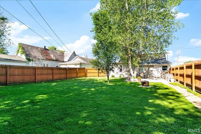 614 S 3Rd Street, Boonville, IN 47601