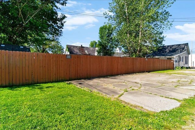 614 S 3Rd Street, Boonville, IN 47601