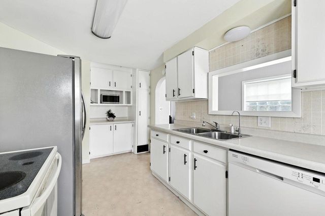 615 Roosevelt DRIVE, West Bend, WI 53090