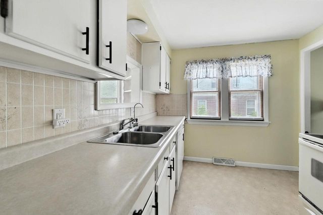 615 Roosevelt DRIVE, West Bend, WI 53090