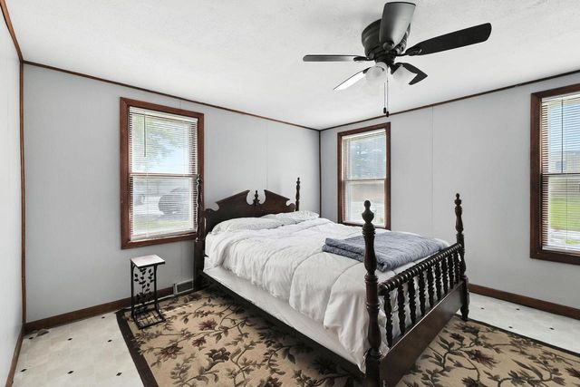 615 Roosevelt DRIVE, West Bend, WI 53090