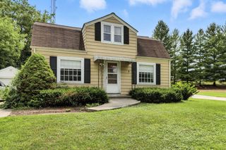 615 Roosevelt DRIVE, West Bend, WI 53090