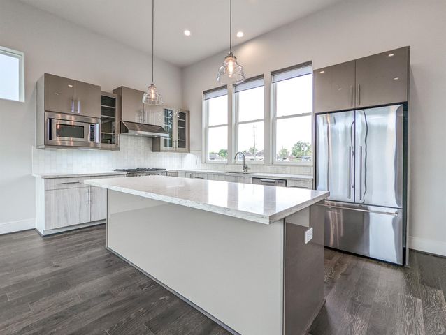 2414 Canal Street E, Houston, TX 77003