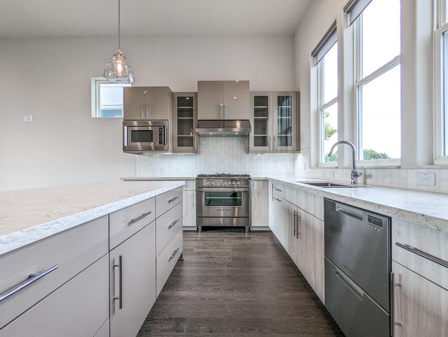 2414 Canal Street E, Houston, TX 77003