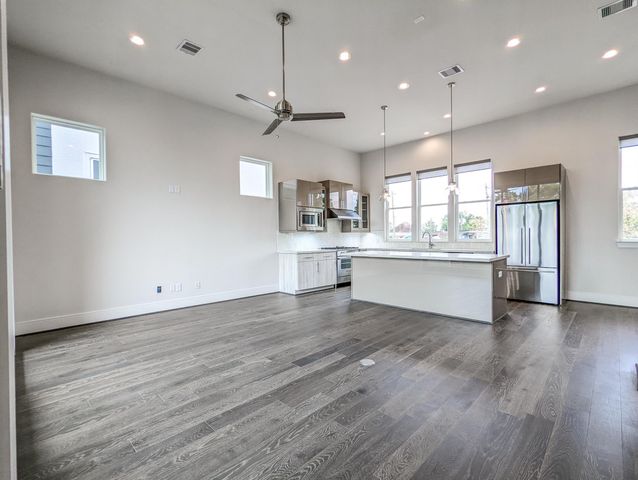 2414 Canal Street E, Houston, TX 77003