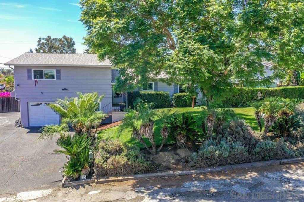 Image 1 of property listing at 625 Corona CT, Vista, CA 92081
