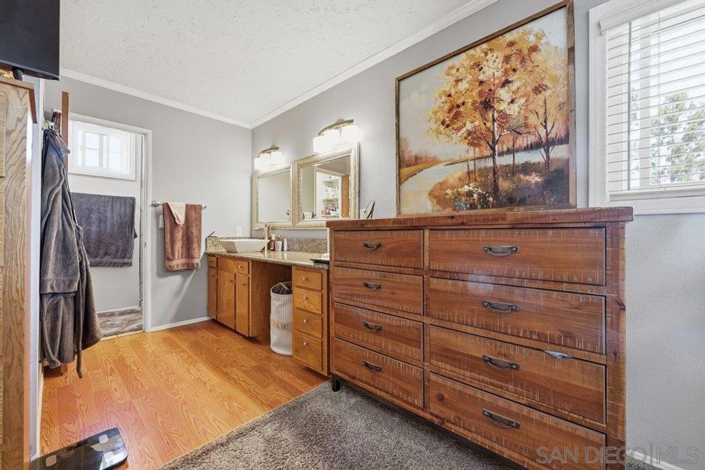 Image 12 of property listing at 625 Corona CT, Vista, CA 92081