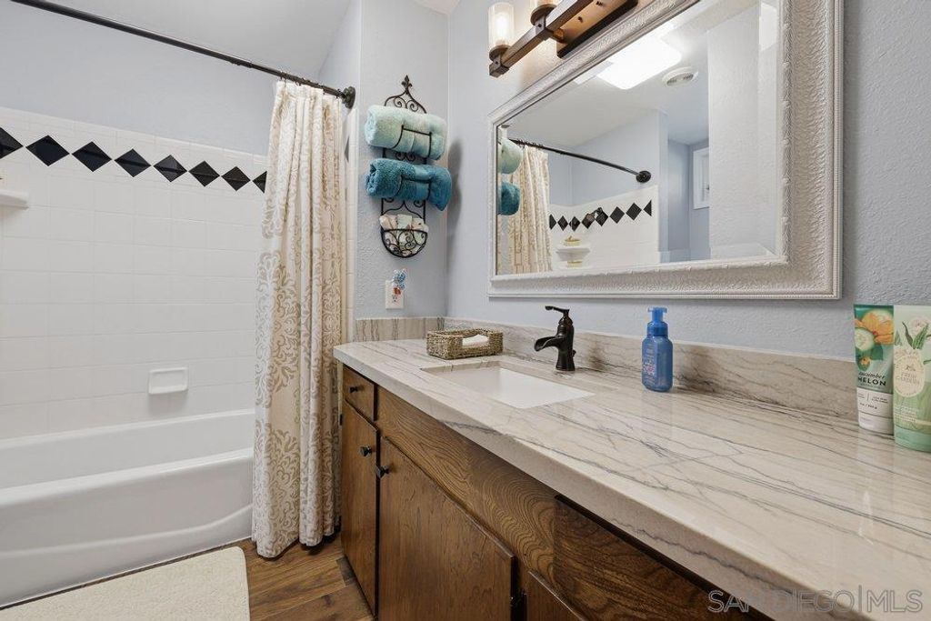 Image 13 of property listing at 625 Corona CT, Vista, CA 92081