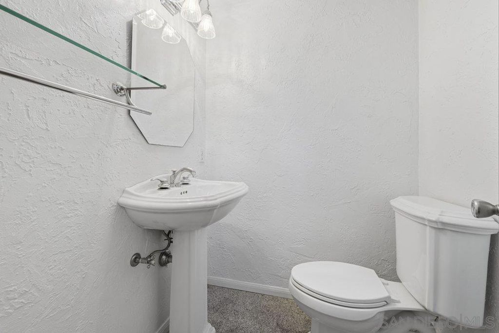 Image 14 of property listing at 625 Corona CT, Vista, CA 92081