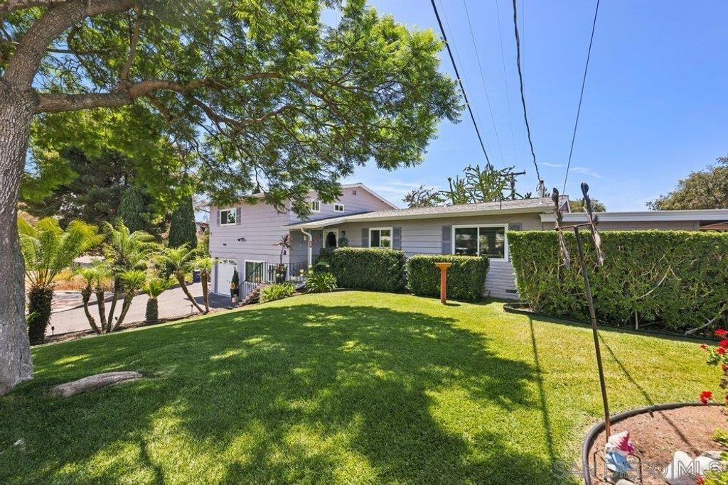 Image 2 of property listing at 625 Corona CT, Vista, CA 92081