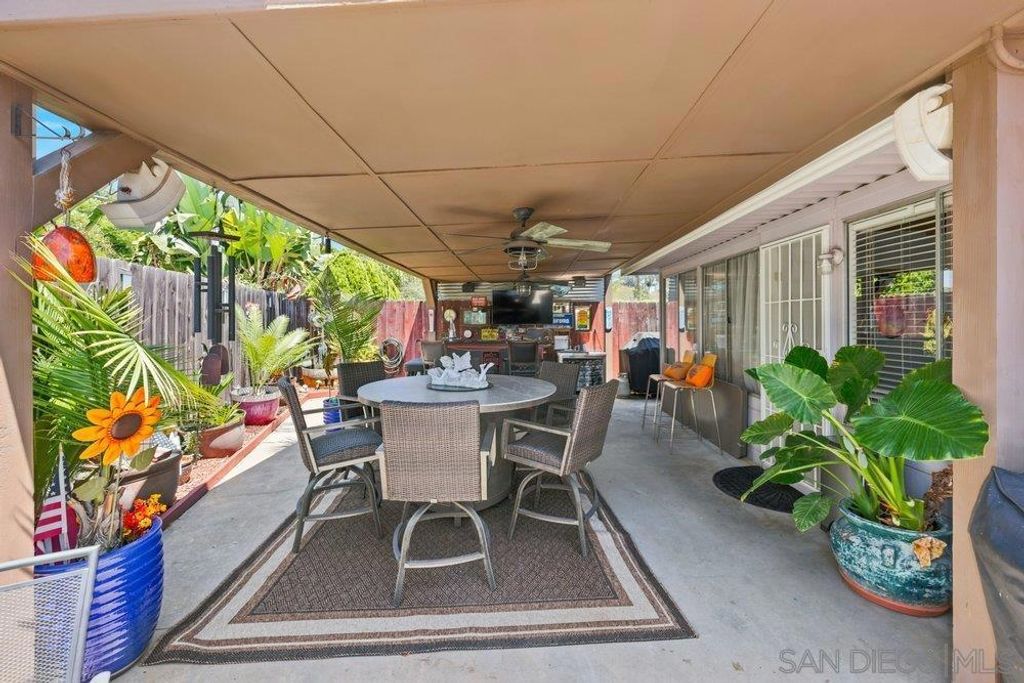 Image 20 of property listing at 625 Corona CT, Vista, CA 92081