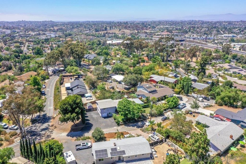 Image 22 of property listing at 625 Corona CT, Vista, CA 92081